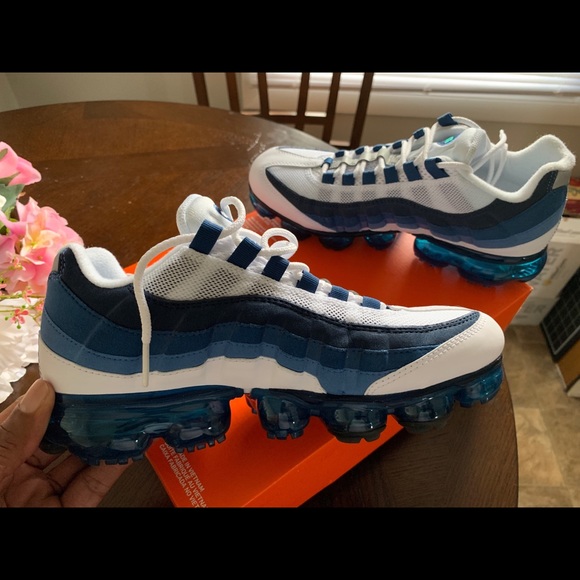 Nike Shoes - Men’s 7.5 women’s 9 brand new air max Nike Shoes - Men’s 7.5 women’s 9 brand new air max